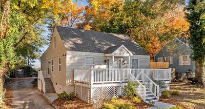 Updated 4BR Downtown South District w Skyline View