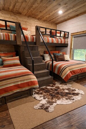 5 dormitoris, planxa i posts de planxar, wifi gratuïta i roba de llit 