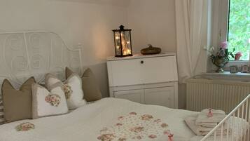 2 bedrooms, desk, iron/ironing board, free WiFi