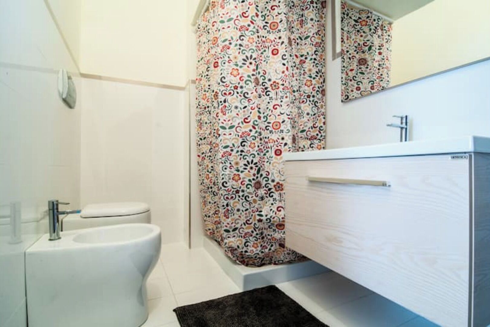Doccia, asciugacapelli, bidet, asciugamani