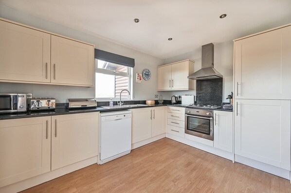 Fridge, microwave, dishwasher, cookware/dishes/utensils
