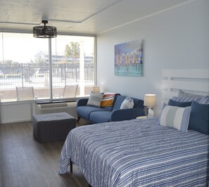 Smart TV - Family friendly studio with sound, beach, and pool access (Atlantic Beach)