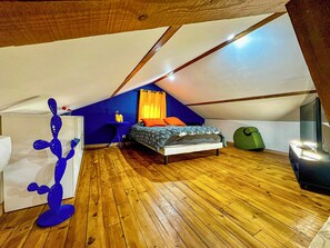 Chambre n°1 avec lit en 160cm clim réversible télévision avec netflix rangement