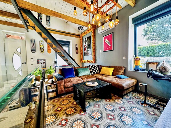 Smart TV, reproductor de DVD, estéreo y monitor de computadora 