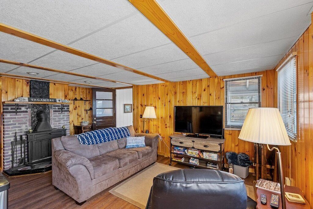 South Shore Lake House Hideaway