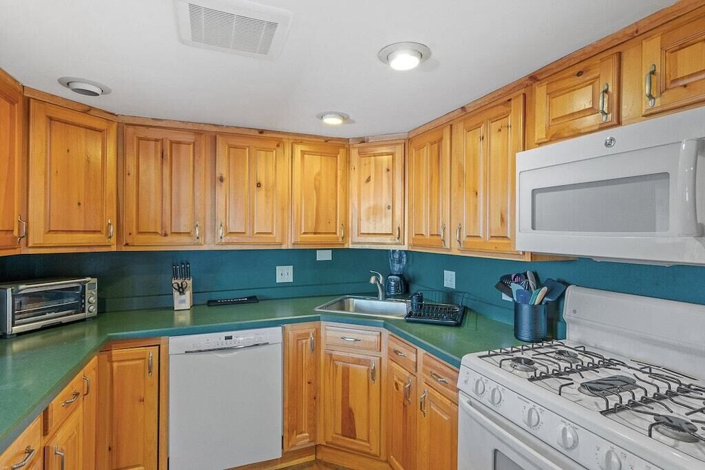 South Shore Lake House Hideaway