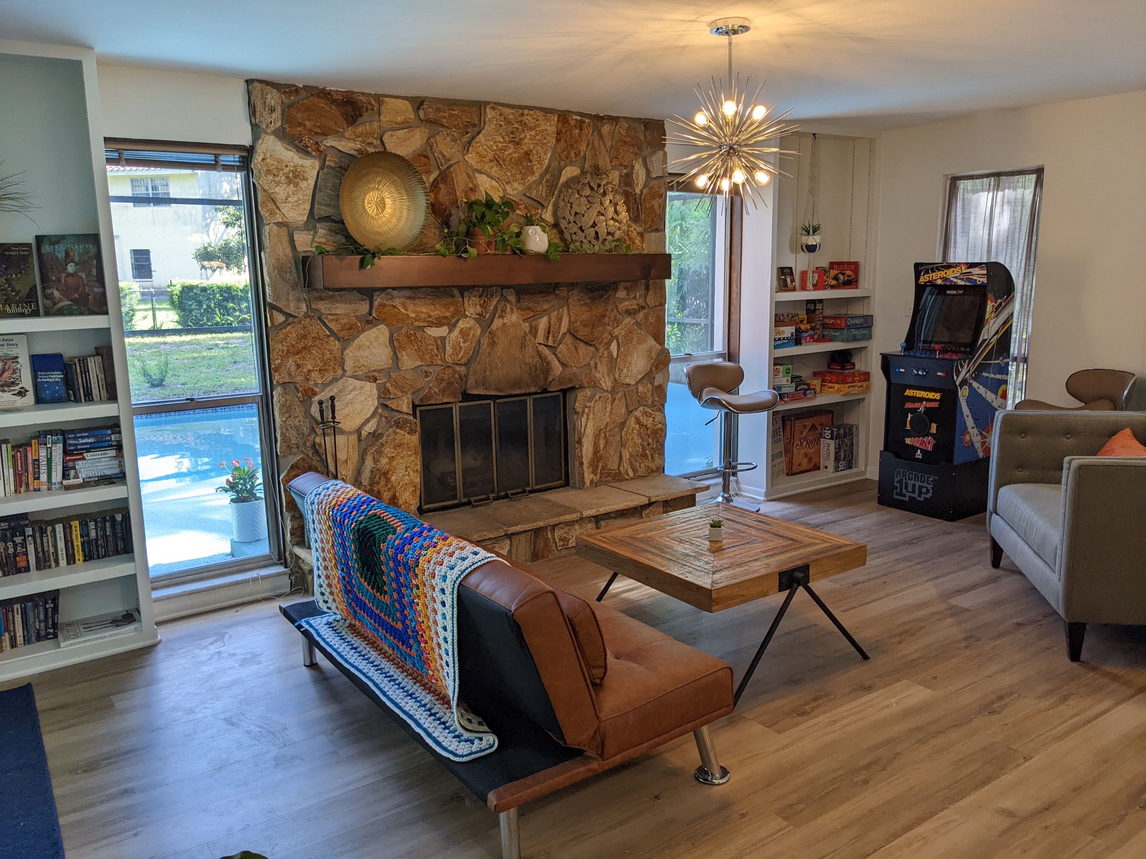 70's Retro River House🕺Heated PoolSpa Fireplace King Beds BGardens🎢 Moffit USF