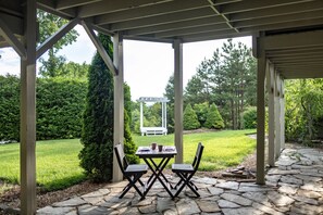 Outdoor dining - Private apt. in large home with Gorgeous Mountain Views! (Asheville)