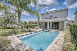 A heated pool - Beautiful Family Villa Close To Disney (Kissimmee)