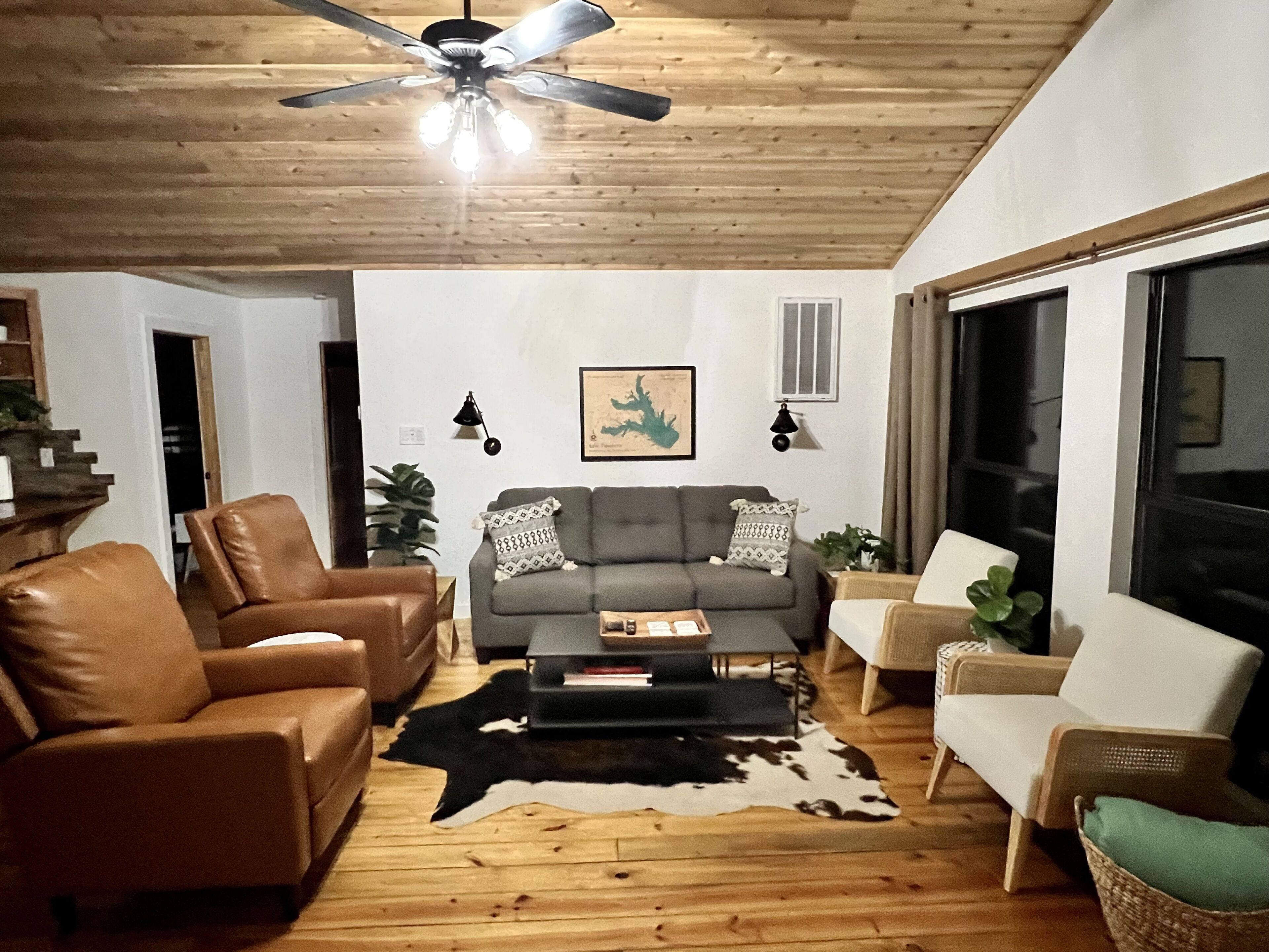 Smart-TV, peis, DVD-spiller og bordtennis