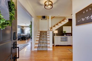 Interior - Stylish 3/2 Home • Boat Slip • Lake Access • Lake View! King Beds • Central Loc (Lake Hamilton)