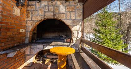 Cozy home in Lokve with jacuzzi