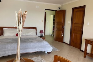 3 slaapkamers, een strijkplank/strijkijzer, wifi, beddengoed