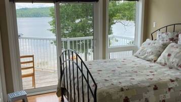 4 bedrooms, desk, iron/ironing board, free WiFi