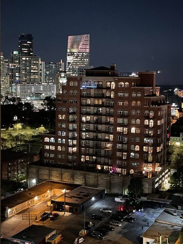 Nice1 bedroom,1 bath in  High rise building with office space