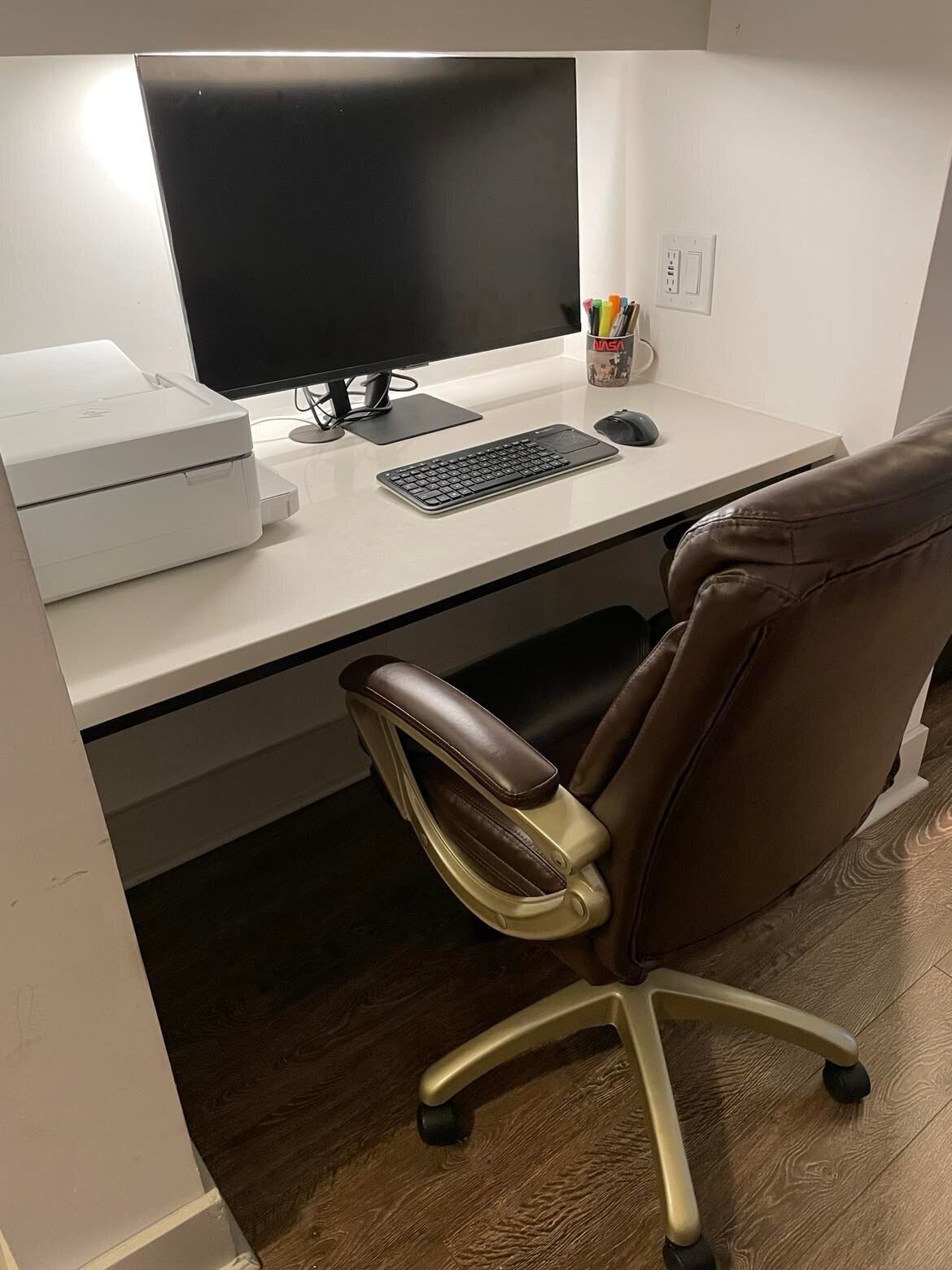 Nice1 bedroom,1 bath in  High rise building with office space