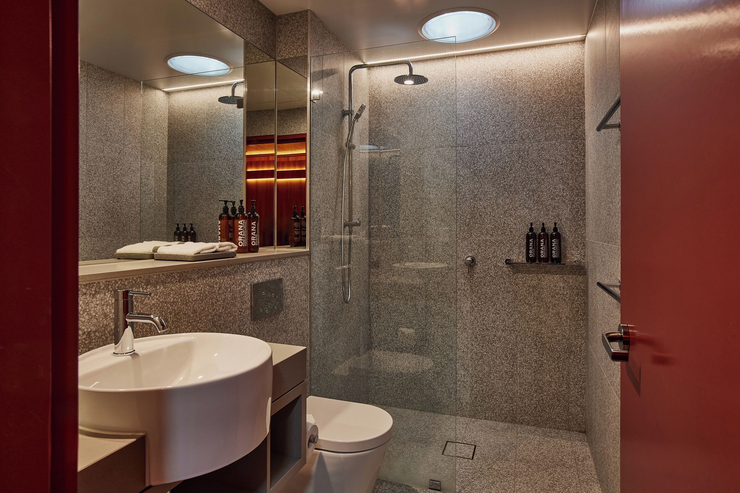 shower, free toiletries, hair dryer, towels