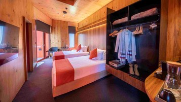 Iron/ironing board, free WiFi, bed sheets