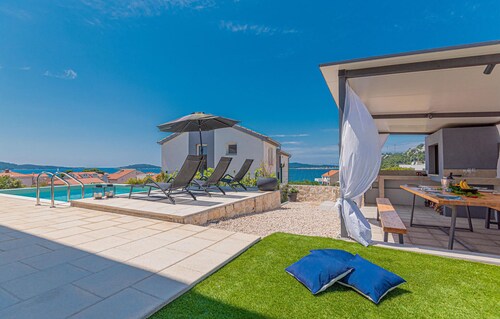 Beautiful home in Zaboric