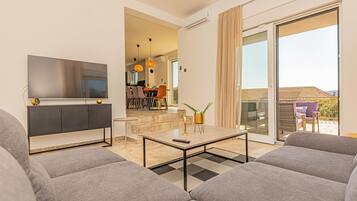 Smart TV, foosball, table tennis