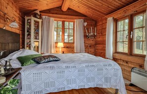 3 bedrooms, bed sheets