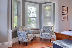 Suite, 1 kingsize-seng | Individuelt dekorert, wi-fi (inkludert) og sengetøy