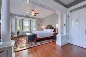 Decoración personalizada, wifi gratis y ropa de cama