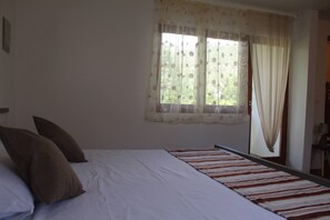 2 bedrooms, WiFi, bed sheets