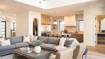 House, 5 Bedrooms | Living area | 36-inch Smart TV with digital channels, TV, streaming services