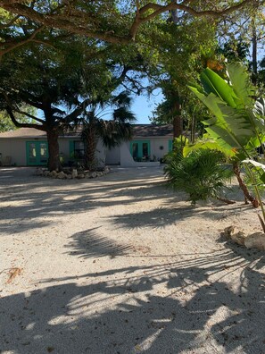 Property grounds - Bonita beach duplex . West of 41 Available May to December 31, 3 week minimum (Bonita Springs)