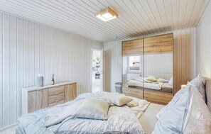 2 bedrooms, travel cot, free WiFi