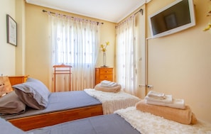 2 bedrooms, in-room safe, bed sheets