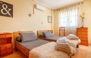 2 bedrooms, in-room safe, bed sheets