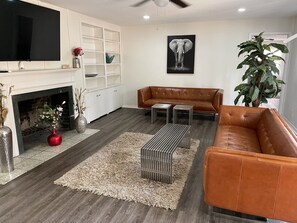 Smart TV, fireplace - Buckhead 7 BDR Home by lenox 10Bed 20ppl park free (Atlanta)