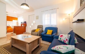 TV - Nice apartment in Krusevo with house sea view (Krusevo)