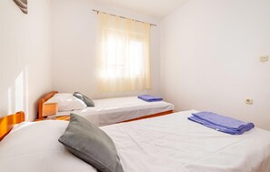 2 bedrooms, free WiFi, bed sheets - Nice apartment in Krusevo with house sea view (Krusevo)