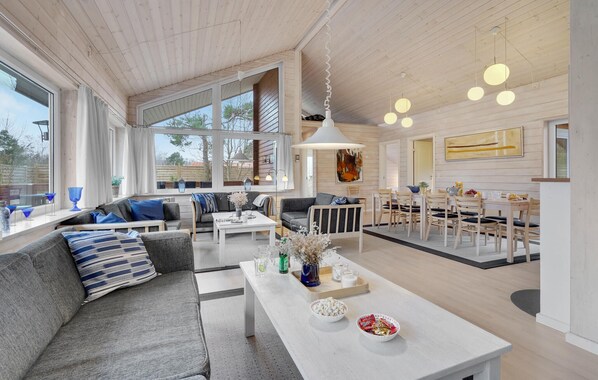 Smart TV, fireplace, DVD player - Lovely home in Nykøbing Sj with sauna (Nykøbing Sj)