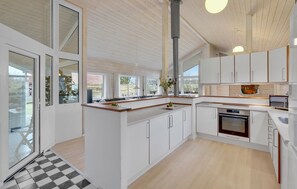 Fridge, oven, stovetop, dishwasher - Lovely home in Nykøbing Sj with sauna (Nykøbing Sj)