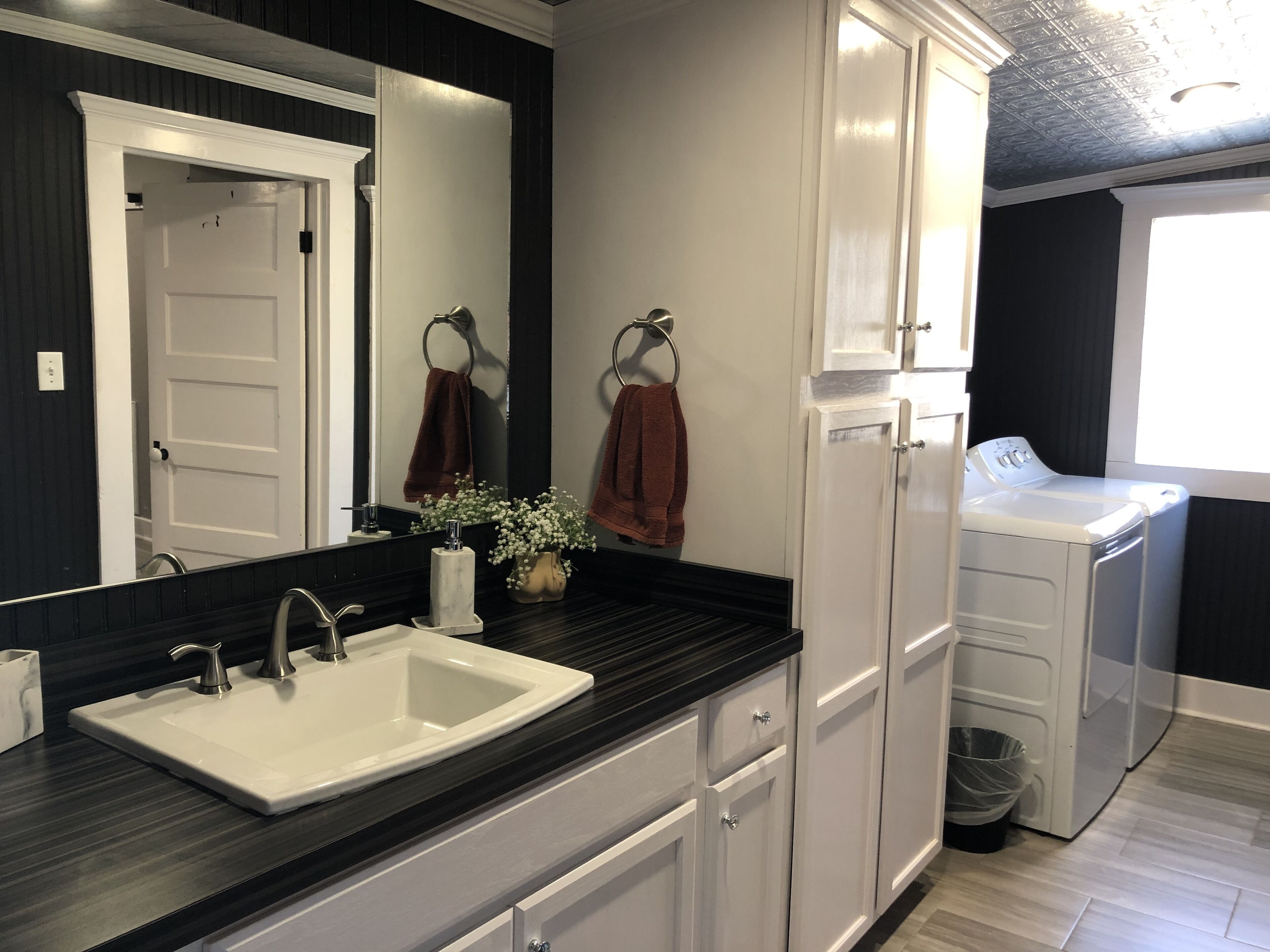 Shabby chic gem with river and mountain views.