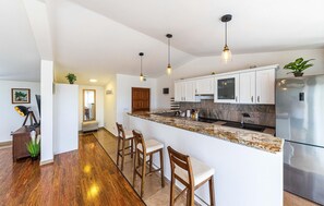 Réfrigérateur, four, plaque de cuisson, lave-vaisselle