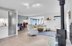 Living area - Beautiful home in Fårvang with sauna (Fårvang)