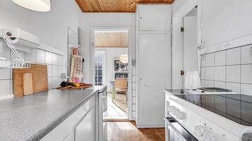 Fridge, stovetop, coffee/tea maker