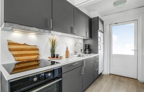 Fridge, oven, stovetop - 2 bedroom nice apartment in Allinge (Allinge)