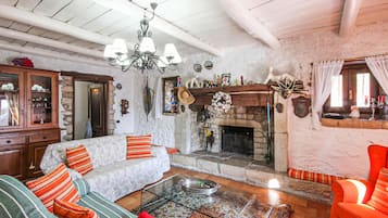 Smart TV y chimenea