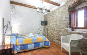 4 bedrooms, travel cot, free WiFi