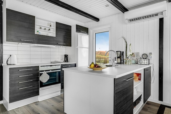 Een koelkast, een kookplaat, een vaatwasser