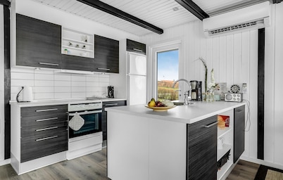 Stunning home in Hejls with kitchen