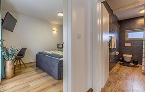 1 slaapkamer, een kluis op de kamer, reisbedje, gratis wifi