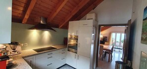 Kühlschrank, Ofen, Herdplatte, Geschirrspüler
