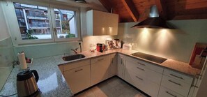 Kühlschrank, Ofen, Herdplatte, Geschirrspüler